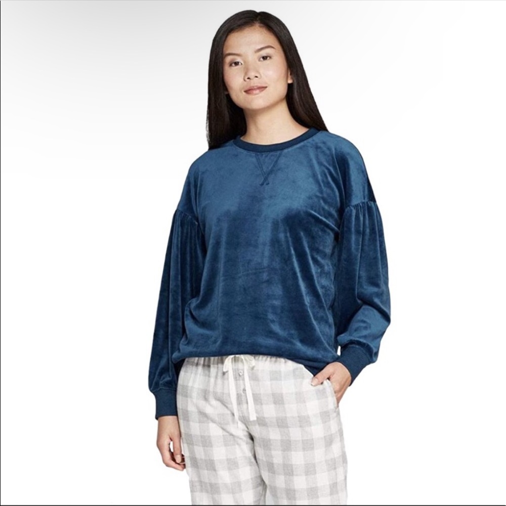 Gilligan & O’Malley Size Small Blue Velour Sleepwear Top